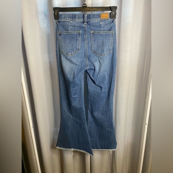 Judy Blue pull on jeans super flare raw hem - Picture 2 of 10